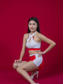 Model card - Kiki Wang - 