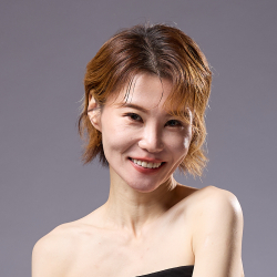 Kat S0004421 : 嗨,我是昀璨,Katherine你也可以叫我Kat.
摩羯座B型
2026年開始兼職平面及走秀模特兒,專長是中英文口譯,走秀及平面服飾拍攝
喜歡舞台,更喜歡和大家一起合作完成project的成就感!