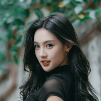 咪呀 S0004397 : 大家好，我是蜜亞 Mia，目前主要接平面模特、外拍、棚拍及服裝拍攝。
我的風格可以依照主題調整，包含氣質、甜美、時裝、性感時裝等類型。
拍攝時我會提前溝通造型與尺度，準時到場，也會配合攝影師引導完成作品。
希望未來能累積更多活動、品牌與平面拍攝經驗，謝謝。