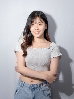 謝思榆_半身.jpeg