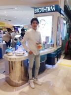 Show Huang B0001690