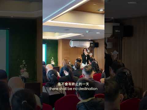 雙語主持人 Vera Lee 李怡靜
Bilingual Host | Translate | Education

華視訓練中心第 62 屆主持人
倫敦藝術大學 畢
陽明交通大學 畢
前 非凡新聞台 台灣真行 主播
新北福克司《科學・藝術》擔任受邀來賓參與專訪
TESOL/TOFL 國際英語師資證照
TOEIC 多益英語測驗 950/975 金色證書
雅思 IELTS 同等滿分學歷 (IELTS equivalent score 9 at UAL foundation)

2026-2025 外貿協會《COMPUTEX》外賓訪問英語主持
2026 新北教育局 台灣先藝ASMx淡江大學《半導體車》計畫 校園巡迴12場 活動主持
2026 Land Rover 《Defender Trophy》 亞太區比賽 中英口譯
2025 桃園市政府《桃園市主題曲發布記者會》主持人，訪問創作歌手派偉俊
2025 雲林縣政府 德國巴歆縣貴賓 拜會會議中英文主持
2025 臺灣醫療科技展 解鎖台日在宅醫療論壇 中英主持
2025 臺北醫學大學 國際護理論壇 英文主持
2025 中華牙醫學會 國際口腔醫學論壇 英文主持
2025 新北教育局《新北科學日》主持人，引導 500 位師生參與實驗
2025 地球的聲音《大人的慢派對》中英雙語主持
2026-2025 大板根溫泉森林酒店 春節擊鼓表演主持


LINE ijinglee
EMAIL vera@leeleeveestudio.com