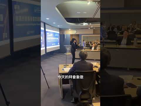 雙語主持人 Vera Lee 李怡靜
Bilingual Host | Translate | Education

2025 外貿協會《COMPUTEX》外賓訪問英語主持
2025 桃園市政府《桃園市主題曲發布記者會》主持人，訪問創作歌手派偉俊
2025 AGNI《放閃路跑》活動主持
2022-2025 中華鼓藝協會《泰山鼓藝大賽》賽事主持
2025 新北教育局《新北科學日》主持人，引導 500 位師生參與實驗
2025 地球的聲音《大人的慢派對》中英雙語主持
2025 大板根溫泉森林酒店 春節擊鼓表演主持
華視訓練中心第 62 屆主持人
倫敦藝術大學 畢
陽明交通大學 畢

LINE ijinglee
EMAIL vera@leeleeveestudio.com