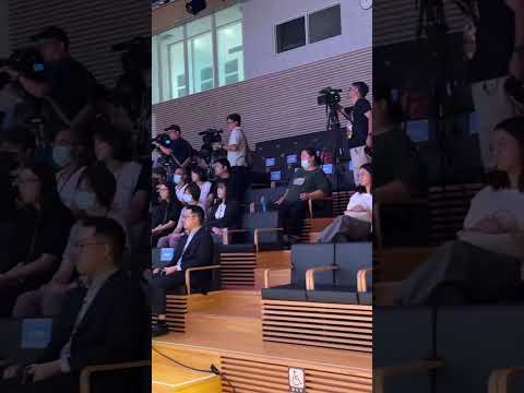 李怡靜 Vera Lee
中英主持｜即時口譯｜論壇司儀

165 cm / 48 kg

倫敦藝術大學 服裝設計系畢
華視主持人訓練班第 62 屆
8 年英語教學經歷
TESOL/TOFL 國際英語師資證照
多益金色證書 975/990

LINE ID: ijinglee
PHONE: 0933-202-413 
EMAIL: vera@leeleeveestudio.com