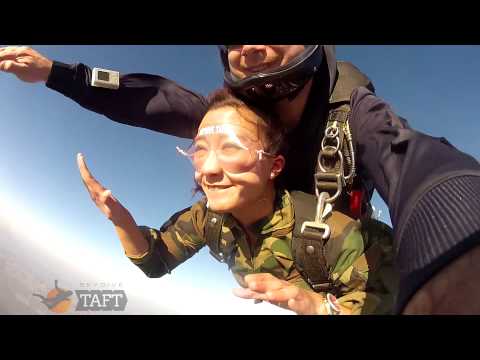 ＊Naomi first time skydiving at Taft＊