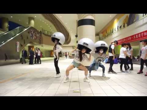 曲目:Barbarbar (Crayon Pop)
舞者:Hana.Kelly.蕾蕾