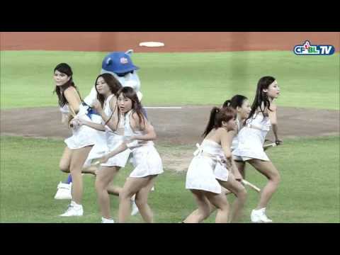 09/23 兄弟 vs 義大 賽前，Rhino Angels帶來扇子舞表演