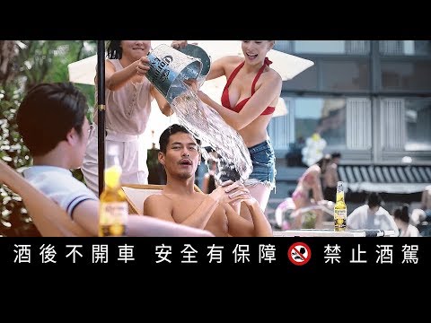 【可樂娜一秒享當下系列】
一秒享清涼https://youtu.be/x7abqfO4144
一秒解枯燥https://youtu.be/SAqRuzkMoRc
一秒不無聊https://youtu.be/mrqU85BweR8
一秒去度假https://youtu.be/WRcGjpmWpWI

當工作、生活瑣事令你感到枯燥乏味，心情被煩悶綁架時，就來一瓶冰涼的可樂娜吧！搭配檸檬的絕妙口感、加上沁涼氣泡，瞬間沖走所有煩惱，帶你一秒享受生活的每個當下，This is living！ 

更多資訊請上：https://www.corona2018.com.tw
官方FB粉絲團：https://goo.gl/sMLhWj