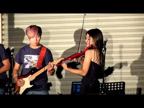 2014.10.18 ＠第三屆 車庫103搖滾派對

※康妮媚簡介：
跨界小提琴家Connie 8/1生 獅子座 O型
美國辛辛那提音樂院小提琴演奏碩士暨最高藝術家文憑
I love people who you like Connie!


想多瞭解她，請上他們的官網：
https://www.facebook.com/conniemae.music